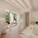 فندق Casa Mae 5*